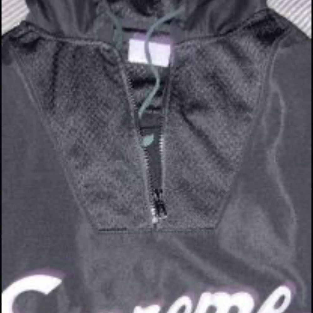 I’m selling supreme hockey jersey hoodie never worn